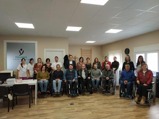 Representante de diferentes ASPAYM a nivel nacional posan en FISIOMER Matapozuelos