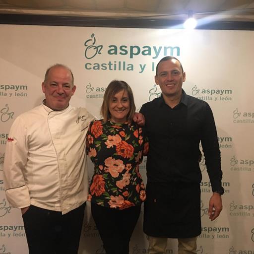 Anabel Pérez posa con miembros de Gabi García 