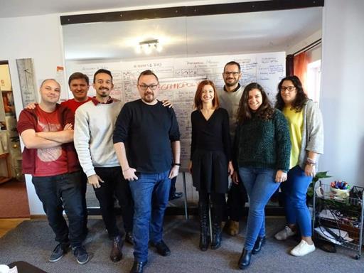 Miembros del proyecto Gammopoly posan durante la reunión