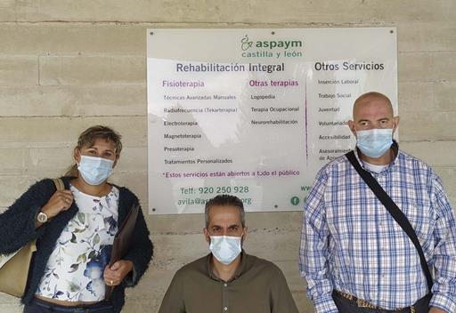 Ángel de Propios con representantes de Faema en la firma del convenio