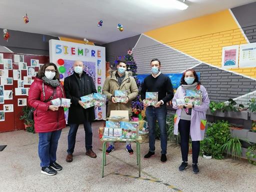 Entrega en Paredes de Nava de packs de la Navidad de los Sueños