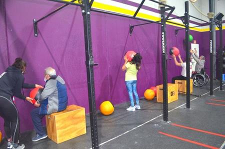 Participantes de ASPAYM CYL en Crossfit Morado