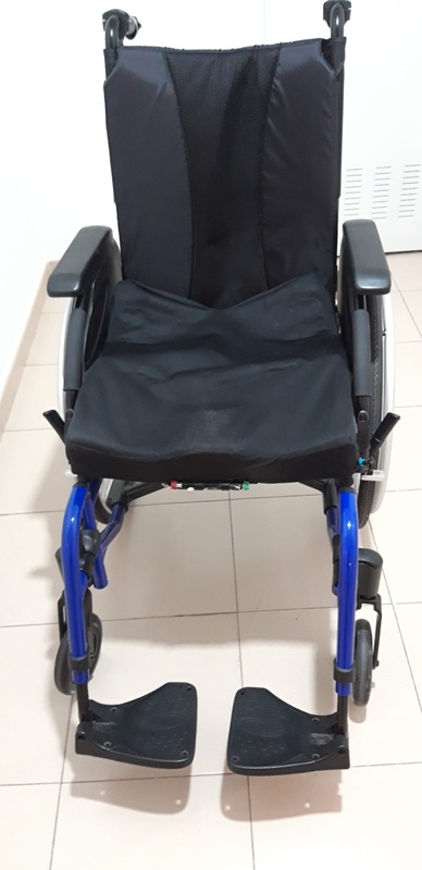 Distintas vistas de la silla de ruedas en venta