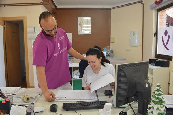 Trabajadores de Fisiomer Sahagún organizando trabajo