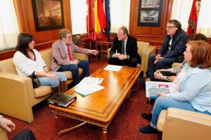 Representantes de los organismos reunidos para realizar la auditoría de accesibilidad de León