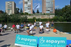 Participantes en la experiencia piloto en piragüismo deASPAYM CyL