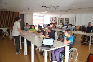 Participantes de la Residencia ASPAYM CyL en el curso de informática