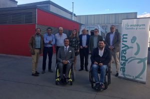 Representantes del Partido Popular en las instalaciones de ASPAYM CyL