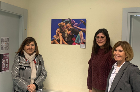 la Concejala de Educación, Infancia, Juventud e Igualdad, Ma Victoria Soto, la delegada de la junta directiva de ASPAYM Castilla y León, Mar Matías y la responsable del área de Mujer de ASPAYM Castilla y León, Nélida Díaz.