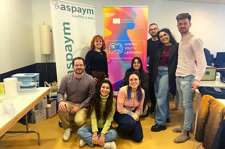 Participantes en la última reunión transnacional del proyecto GYL posan en las instalaciones de ASPAYM CYL