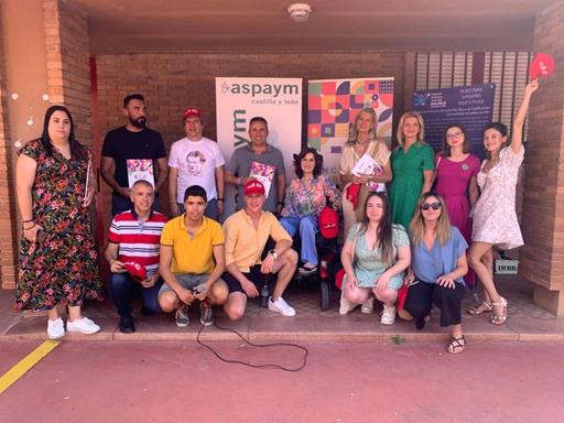 Miembros del proyecto posan en la foto