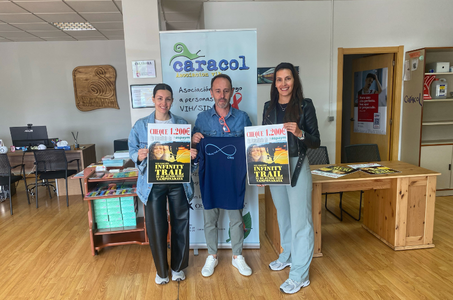 Entrega del cheque de 1.200€ a ASPAYM CyL y Caracol