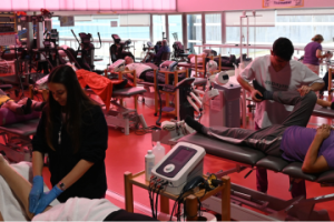 Pacientes y profesionales en uno de los centros de rehabilitación de ASPAYM CyL