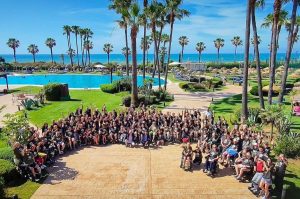 150 personas de ellas 60 con discapacidad viajan a Islantilla (Huelva) en el tradicional viaje accesible de ASPAYM CyL