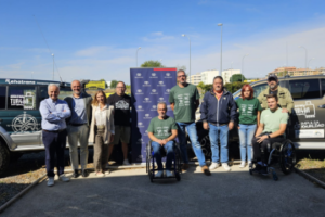 El presidente de ASPAYM CyL con patrocinadores y miembros del proyecto A Marruecos por los niños