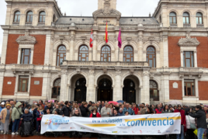 La marcha con motivo del aniversario de CERMI CyL parte del Ayuntamiento de Valladolid