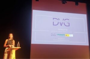 Verónica Arias, coordinadora del área de Mujer de ASPAYM Castilla y León, presentando el proyecto Disca-VioGen